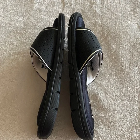 Nike Black and White Slide Sandals - Picture 12 of 13